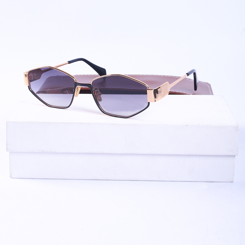 2026 Women fashion sunglasses Metal Square Sunglasses For Girl Brand Designer Fashion Car Driving Shades Party Eyewear Men Big Summer Weird Sun Glas