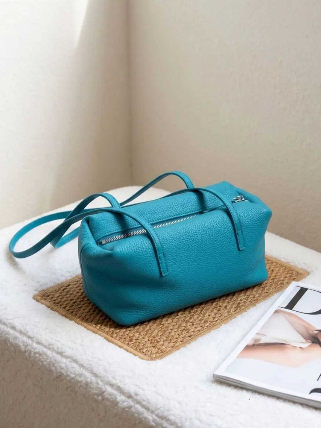 Evening Bags 2026 New Women's Sensation Top Layer Cowhide Boston Pillow Bag Large Capacity Genuine Leather Underarm Bag H261016