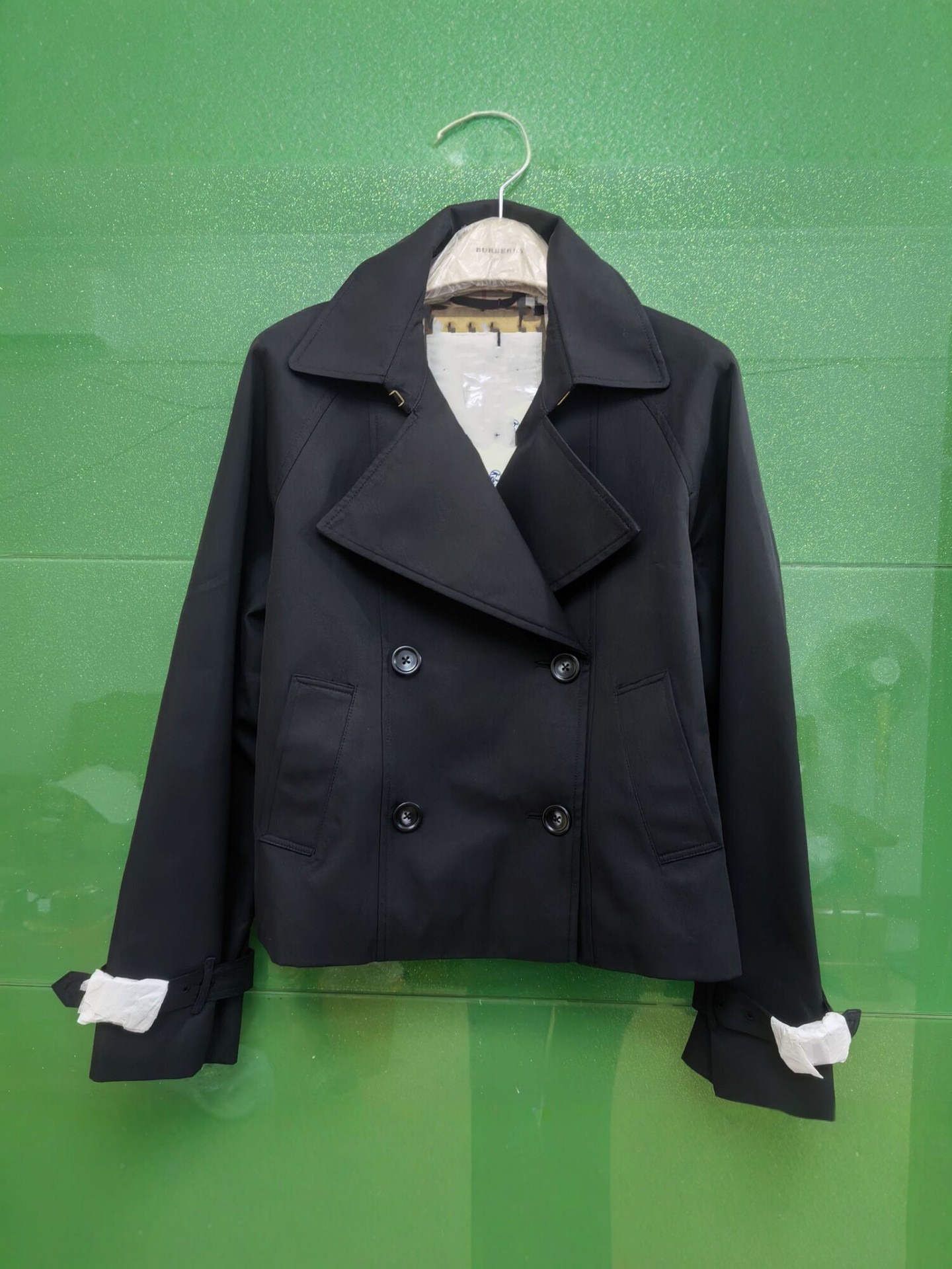 2026 Spring/Autumn New Collection: British-Style Double-Breasted Short Trench Coat for Women, Khaki Black, with a Turn-Down Collar and Fitted Waist,
