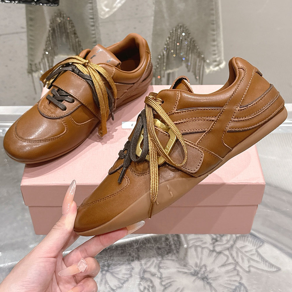 Gymnasium Leather Sneakers With Buckle Womens Designer Sneaker 5E549E Fashion Show Luxury Sneaker Aged Look Refined Lace Up Sneaker Leather Lining S