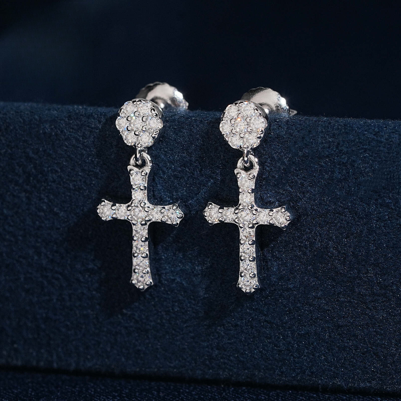 exclusive S925 silver flower moissanite hip-hop style, fully diamond-studded cross earrings, in stock