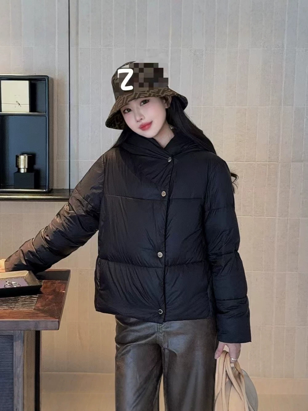 High-end 26 autumn/winter new collection: 90% white duck down puffer jacket, short style, hooded, fashionable and warm
