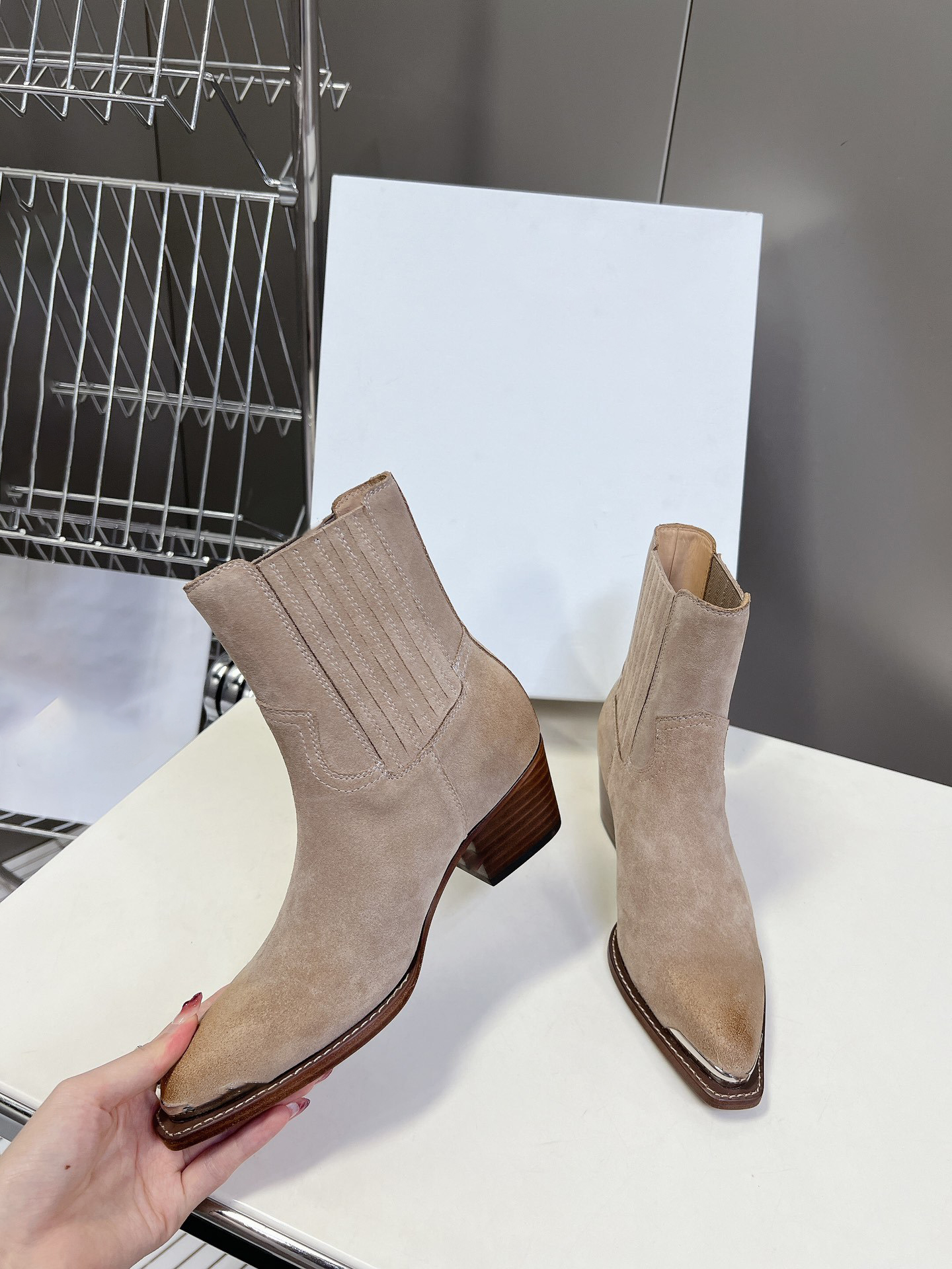 10A Selected luxury design high-heeled fashion women's boots, thick heel plus size British-style pants boots,