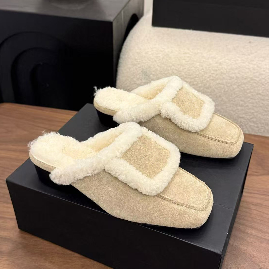 2026 genuine leather wool women's slippers with flat bottoms for comfortable winter wear
