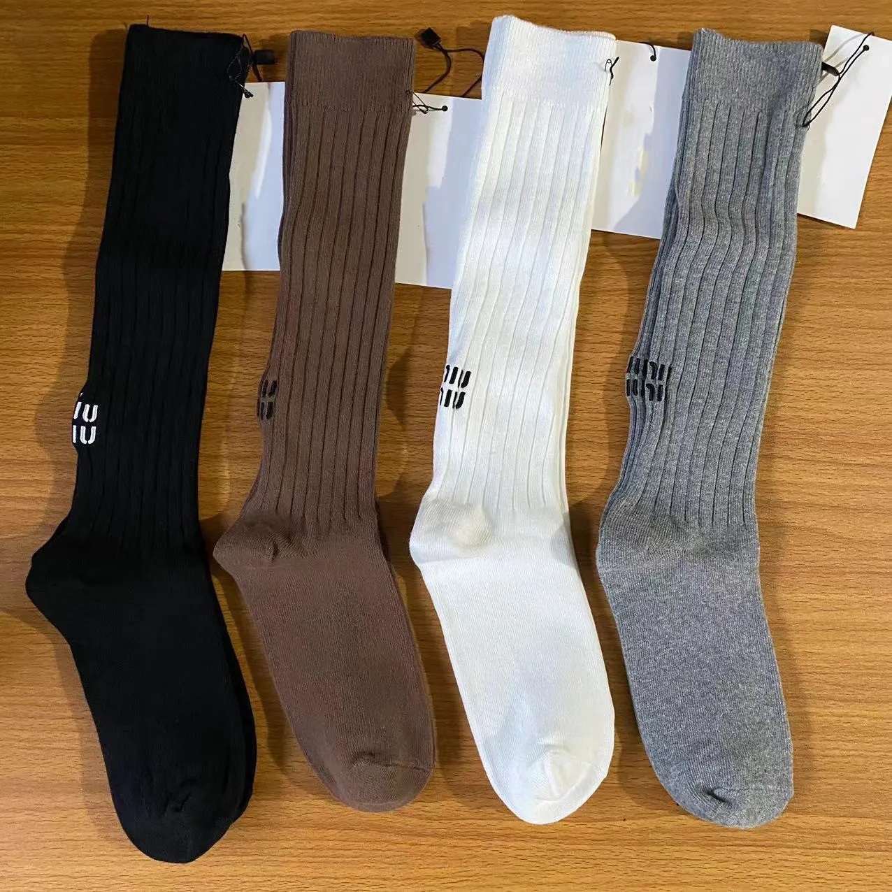 Luxury Designer Autumn Winter Sock Womens Cotton Knee-High Socks Female Letters Mid-Length Embroidery Ladies Long Tube Comfortable JK Ankle Stocking
