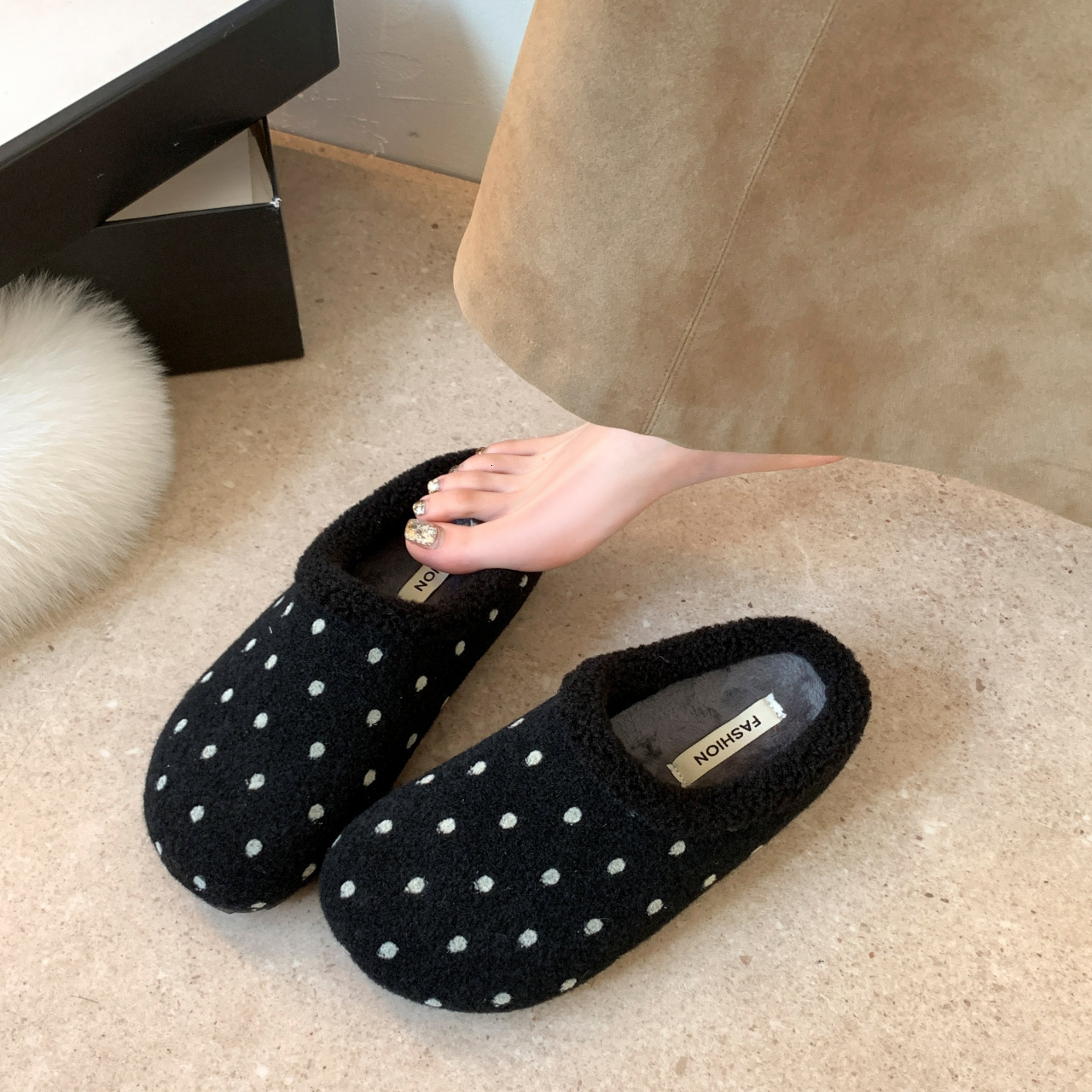 2026 New New Korean-Style, Relaxed Luxurious Cotton Slippers, Autumn/Winter Collection, Retro Polka Dot Design, Versatile And Fashionable For Outdoo