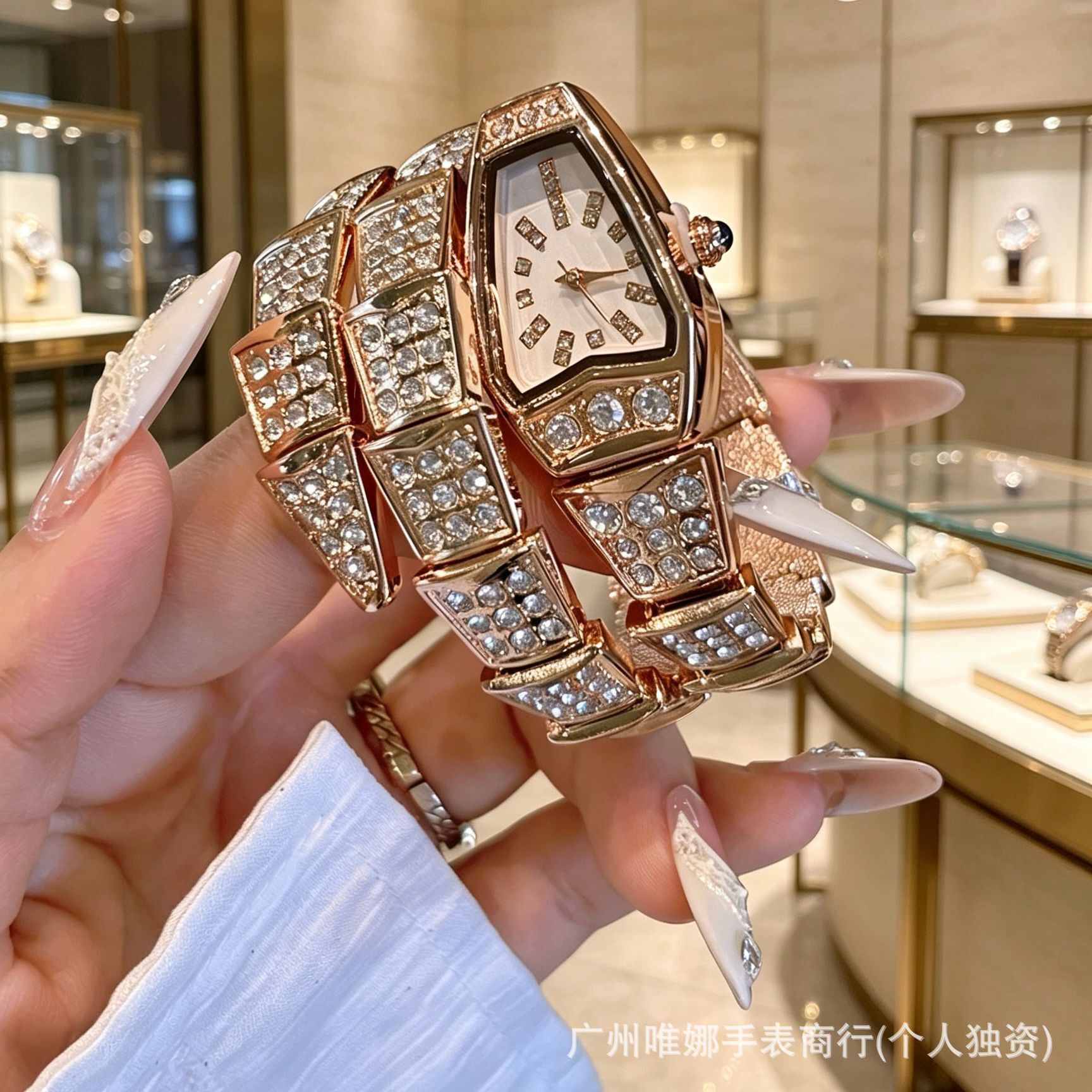 B watch Baojia diamond-studded snake-shaped bracelet watch, women's quartz watch with diamond-shaped dial, fashionable and elegant, a popular l