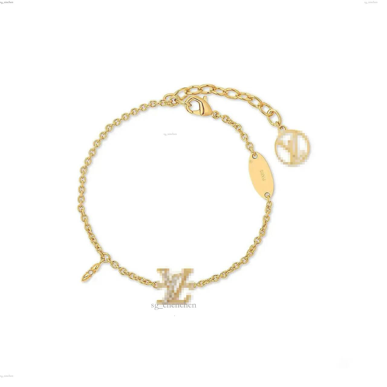 2025Letter Diamond Clover charm chain bracelets 18K Jewelry for women fashion high end Elegant Classic Gold plated Wristband bracelet