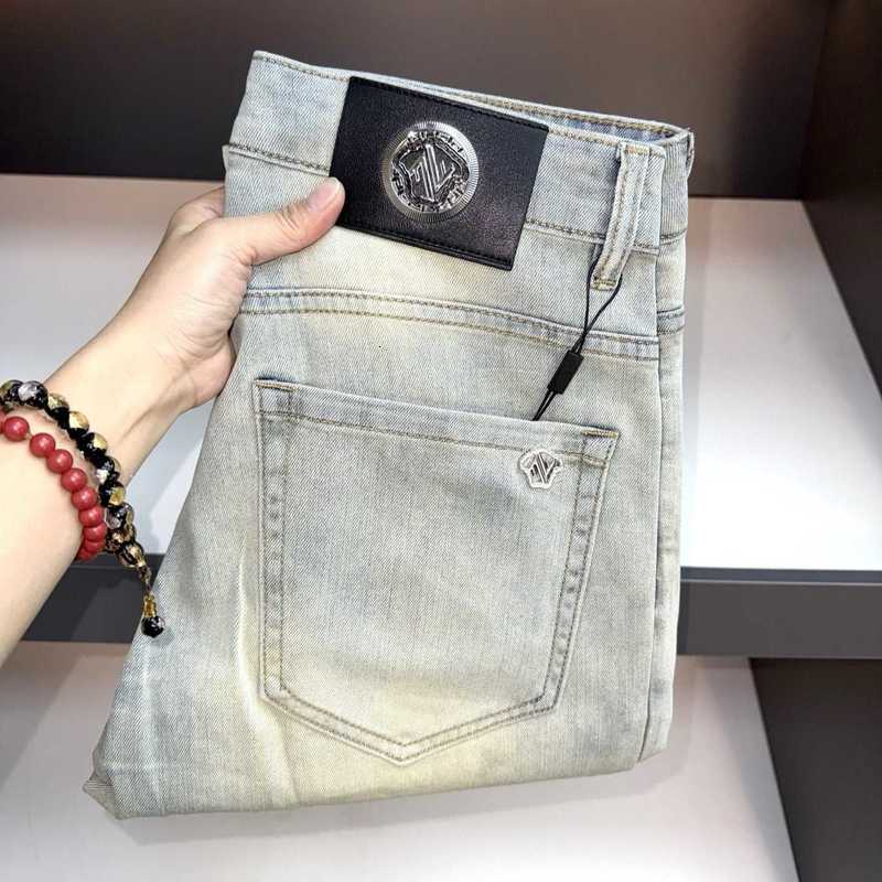 designer Mens Jeans Highend Europeanstyle men jeans suitable for all seasons with vintage look elastic waistband washed finish slim and slightly str