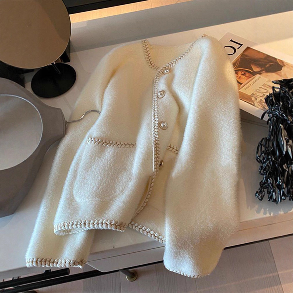 2026 New Designer Women's French Pearl Button Cardigan Wool Sweater Autumn And Winter White Soft Mink Velvet Fashionable Versatile Knitted Jack