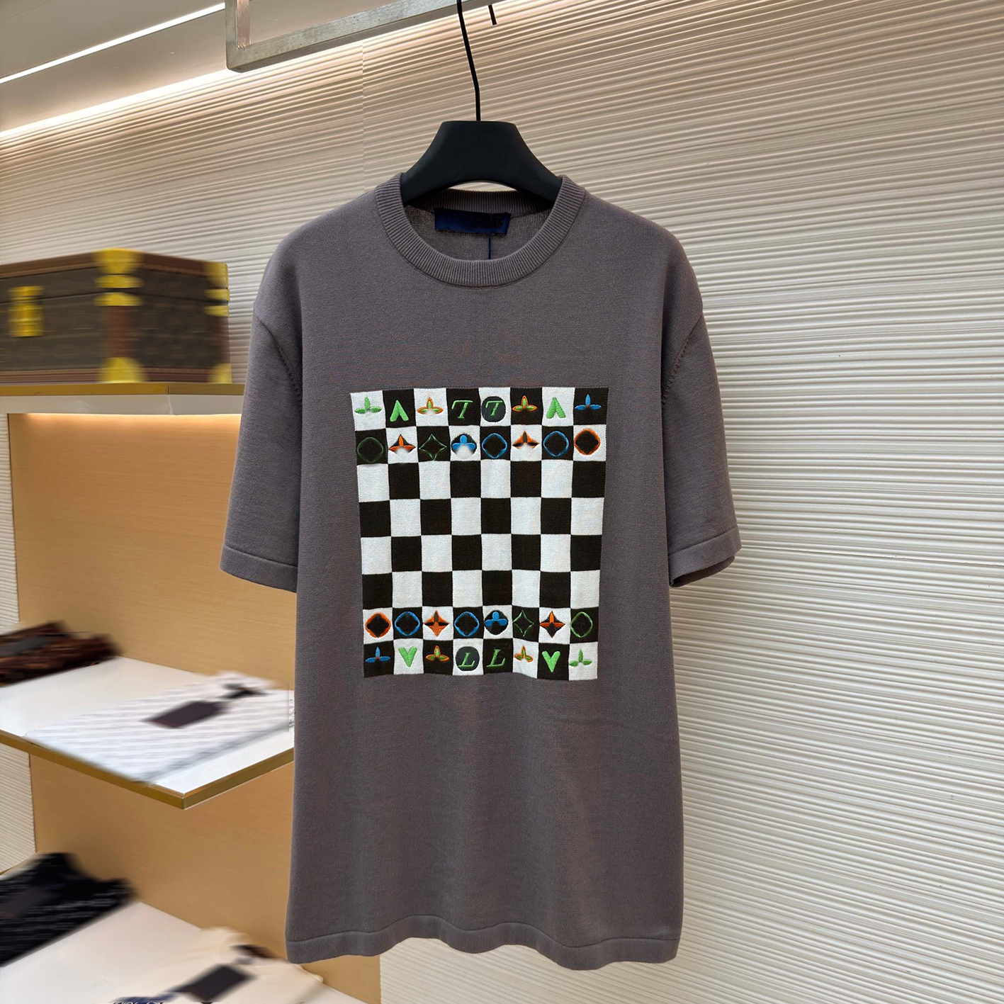 Designer brand clothing, high-quality men's gray knitted short sleeved shirt, colorful checkerboard embroidered T-shirt, loose casual knitted t