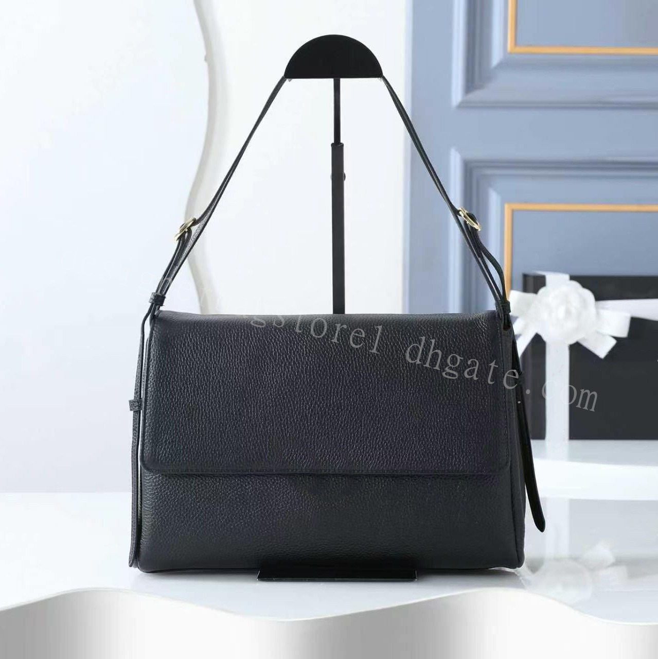 Women designer maxi flap shoulder bag 32cm black grained genuine leather Cerf handbag gold turnlock 26K large flap bag Adjustable thin strap lady co