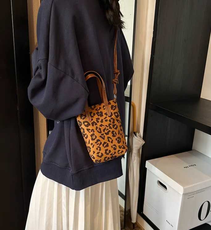 Shoulder Bags Leopards Print Mini Crossbody Bag Small Square Suede Surface Versatile Trendy Mobile Phone Bag H261016