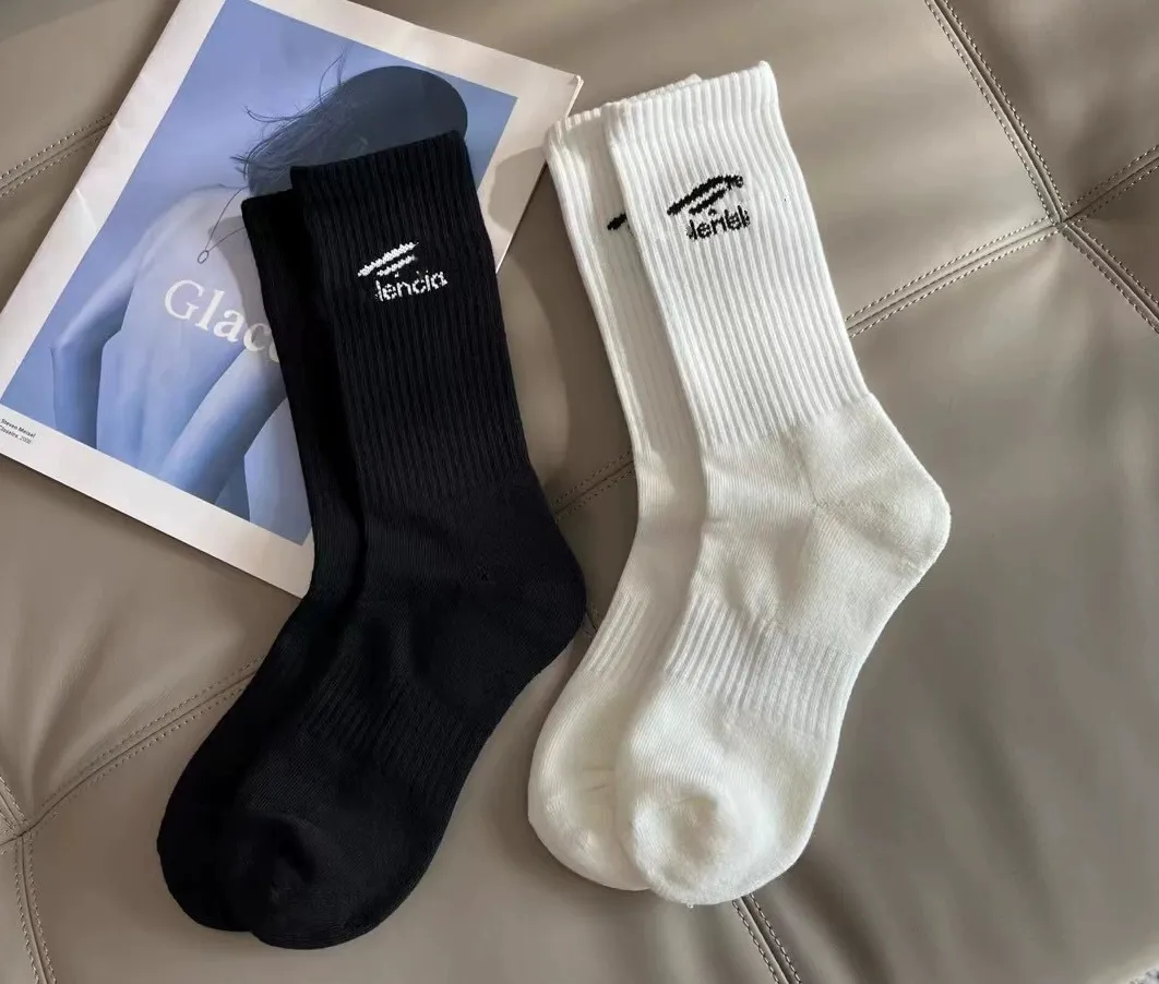Designer Men's Socks Luxury Unisex Cotton Letters Embroidered Black White Middle-tube For Men Women Bulk Price 533