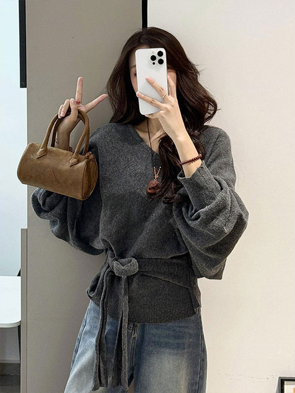 2026 New Designer Korean Fashion Brand Casual V-neck Bat Sleeve Women's Autumn And Winter Lace Up Slim Fit Bat Sleeve Knitted Sweater Top