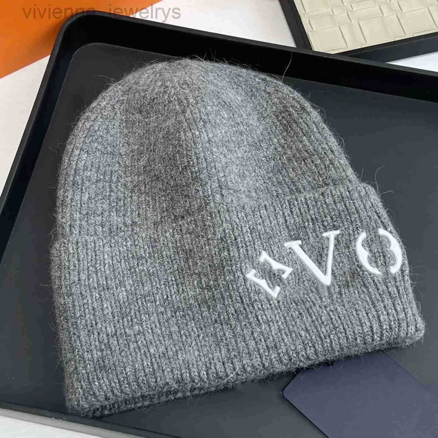 Beanie Designer Knitted Hats For Mens Womens High Version Versatile Breathable And Comfortable Suitabl Autumn Winter Warmth Beanies Hat