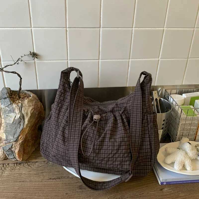Cross Body Shoulder Bags Korean Nylon Shoulder Bags Fashion Simple Plaid Zipper Tote Drawstring Pleated Cloud Bags New Commuter Crossbody Shoulder B
