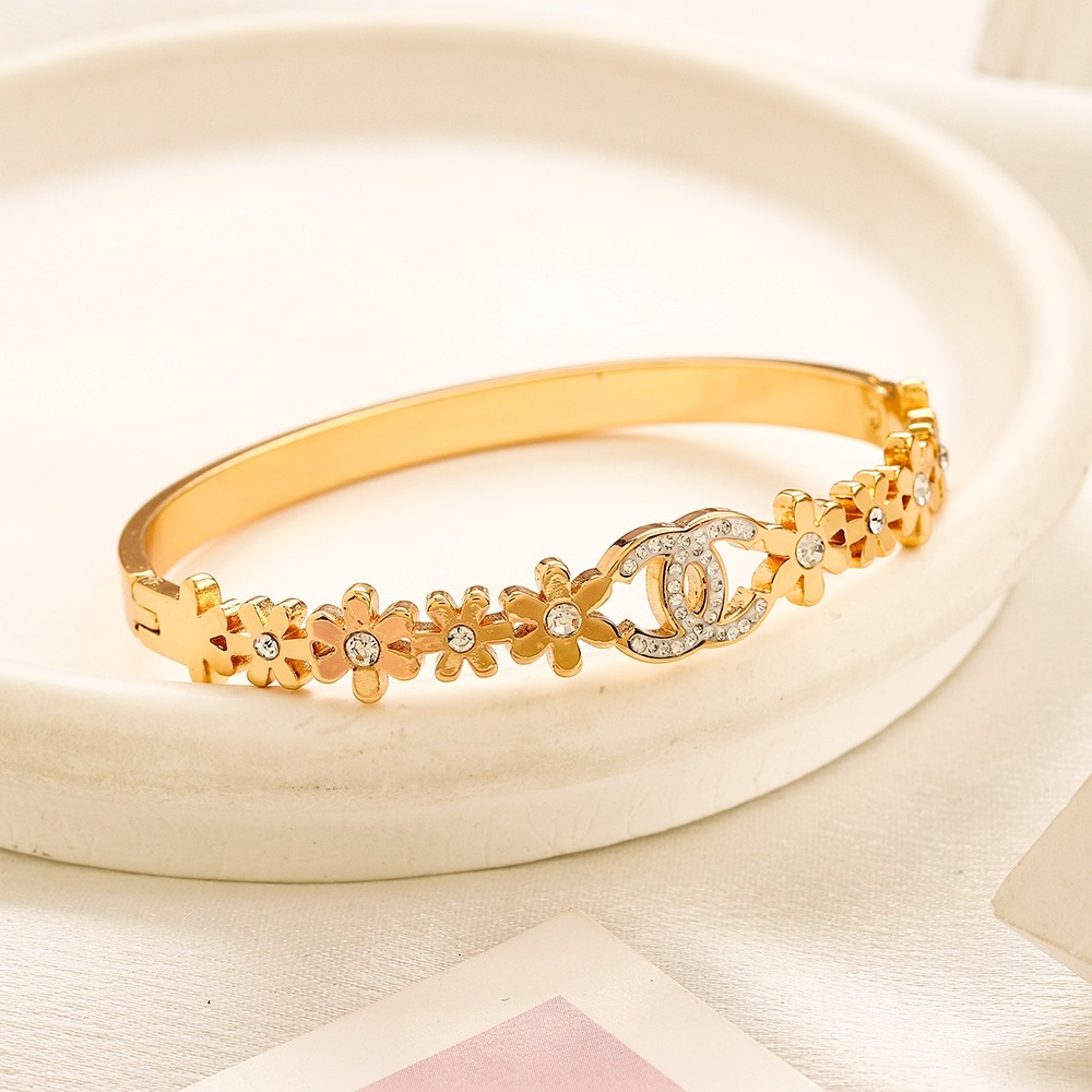 Luxury Bangle Bracelet for Women 18K Gold Plated Stainless Steel Cuff Bracelet Hypoallergenic Fashion Jewelry ZG3354
