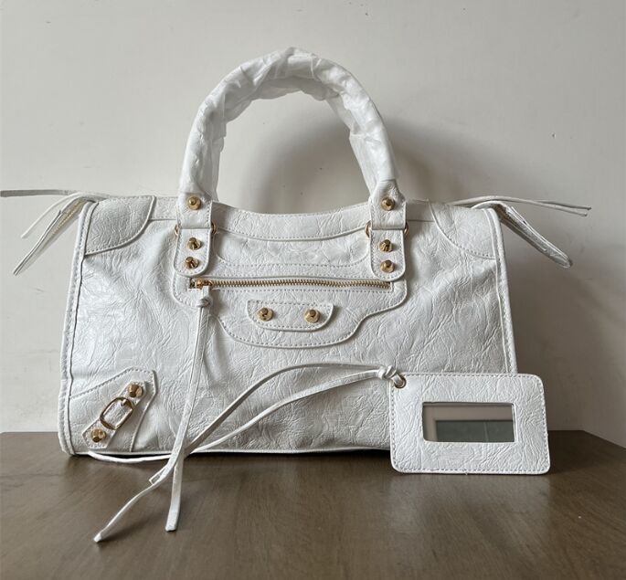 Designer Evening Bags Luxury New Fashion Rivet Locomotive Bags Rivet Motorcycle Bag, High-End Large Capacity Shoulder Bag, Textured Leather Crossbod