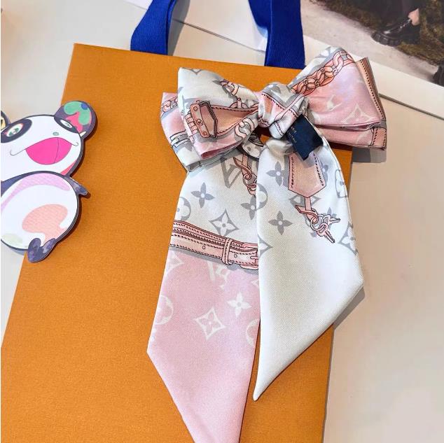Classic Designer Brand Versatile Lettered Scarves Fashion Silk Scarf Colorful Printed Bag Scarfs Womens Headband Long Handle Bag Hair Thin Scarves N