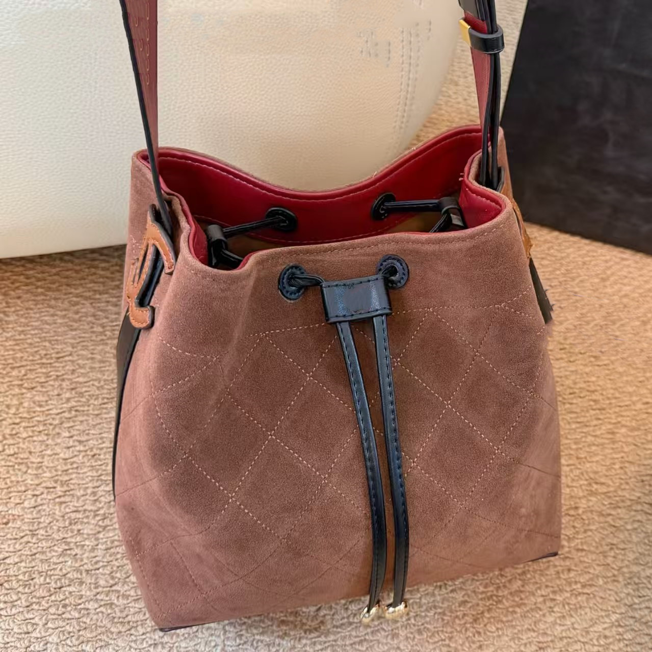 2026Luxury designer shoulder bag 928 classic drawstring bucket bag women's autumn and winter retro crossbody bag large capacity commuting shopp