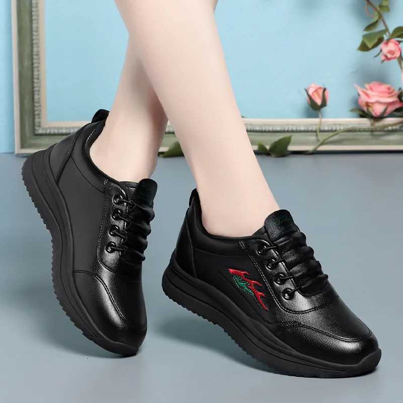 Casual Shoes White Breathable Comfort Women's Sports Shoes Outdoor Walking Flats Spring Anti-slip Soft Leather Soft Bottom Casual Sneaker H2610
