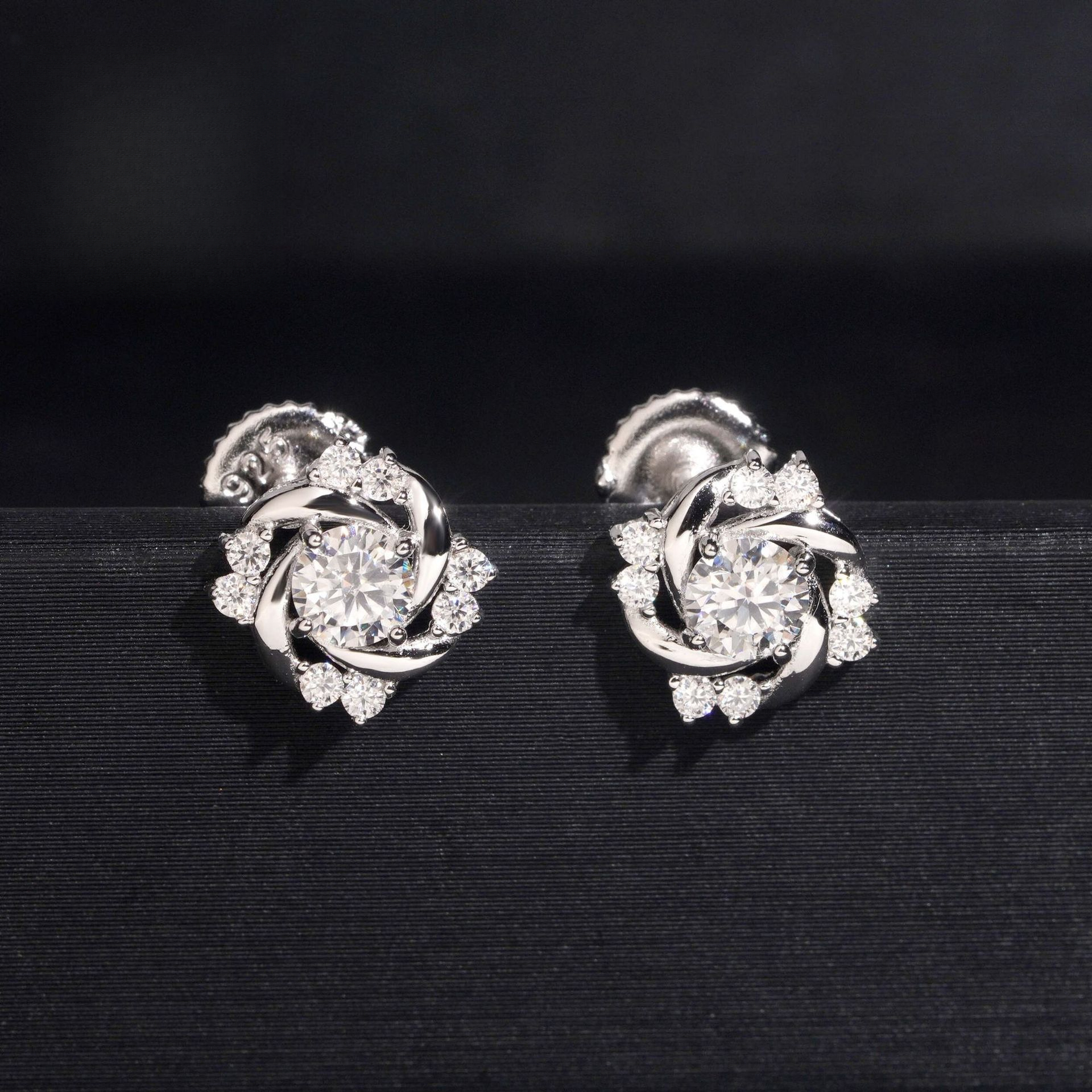 offers direct supply from its factory for 8mm stud earrings, featuring 925 silver moissanite stones, in a trendy European and