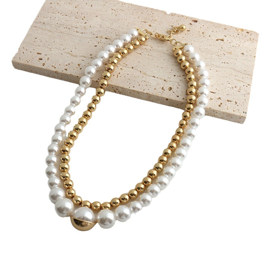European American summer new arrivals: lightweight, luxurious, niche, retro pearl necklaces a high-end, trendy, fashionable vibe, paired with stylis