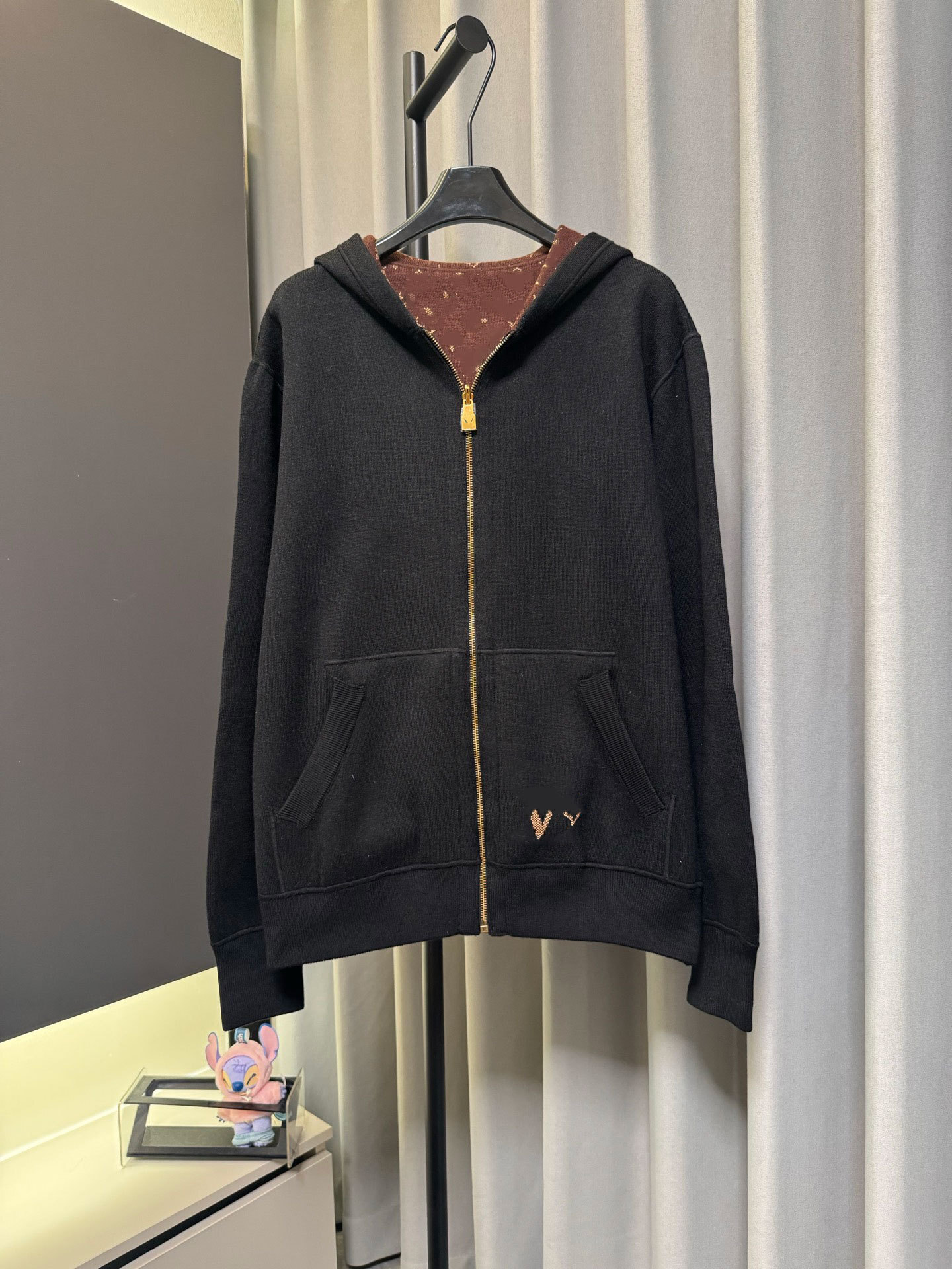 designer luxury Lujia correct, light luxury style, black and coffee-colored reversible jacquard knit hoodie, loose-fitting unisex zip-up cardigan