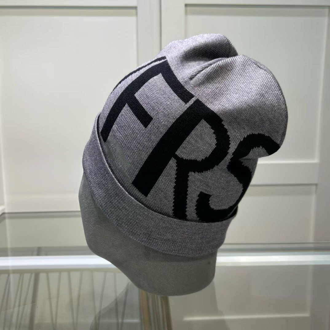 Knitted Designer Beanie Winter Hat with Large Letter Pattern Cuffed Skull Cap Casual Streetwear Fashion Warm Bonnet for Men Women Outdoor Travel