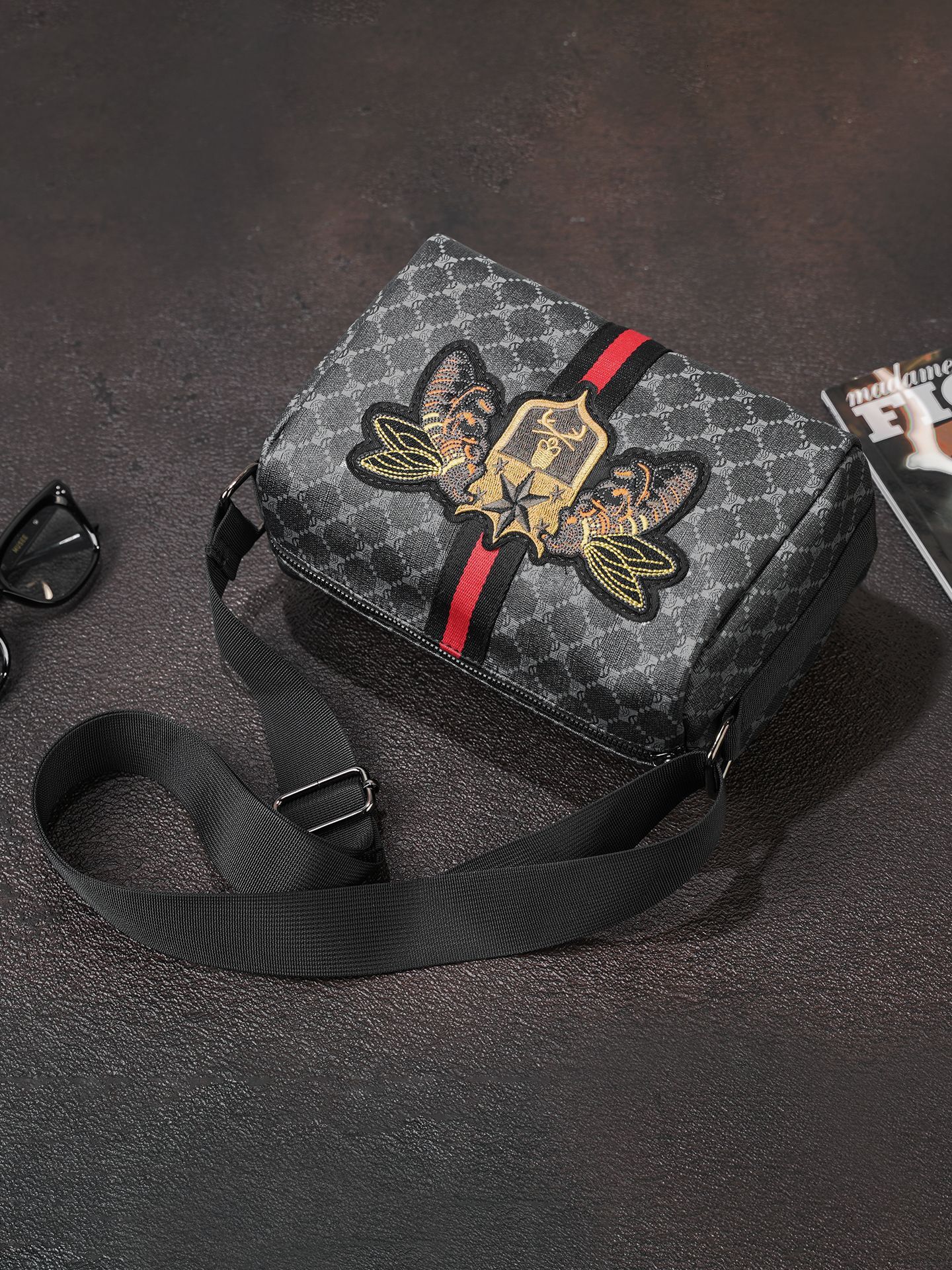 Luxury Brand Designer Bag New Classic Men's Plaid Crossbody Korean Style Fashion Large-Capacity Shoulder Bag, Practical Single-Shoulder Camera