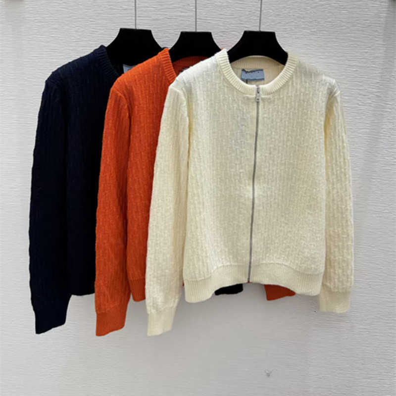 Women's Sweaters designer 26 Autumn solid-color knitted cardigan for women, featuring relaxed, loose both stylish and age-defying