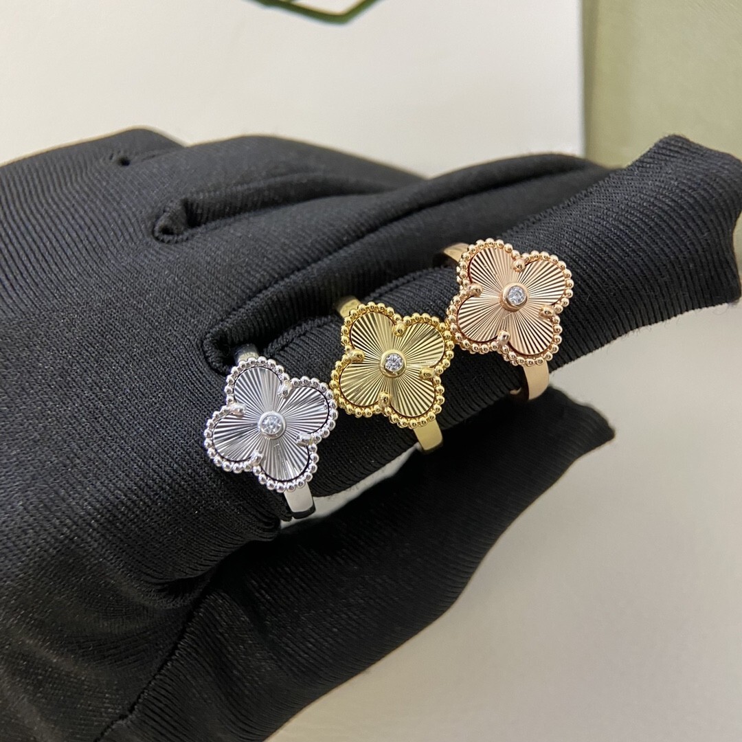 Designer Jewelry vanly cliff rings V Four-Leaf Clover Ring Fashion Versatile 18K Rose Gold Natural White Mother-Of-Pearl Red Agate Ring