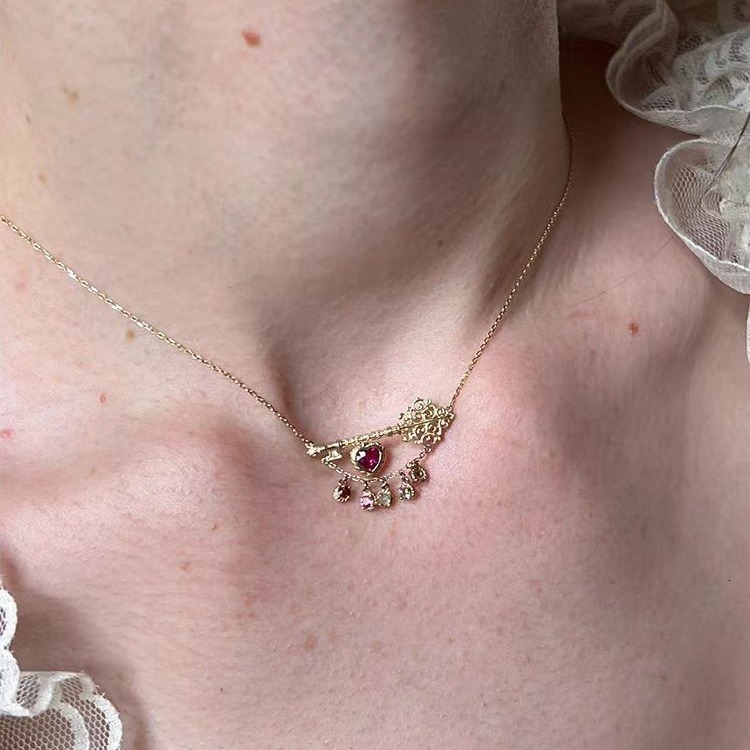 Luxury Brand Designer Jewelry Heart-Shaped Cubic Zirconia Key Necklace, Unique And Elegant Design With Teardrop Pendant, A New Clavicle Chain For Wo