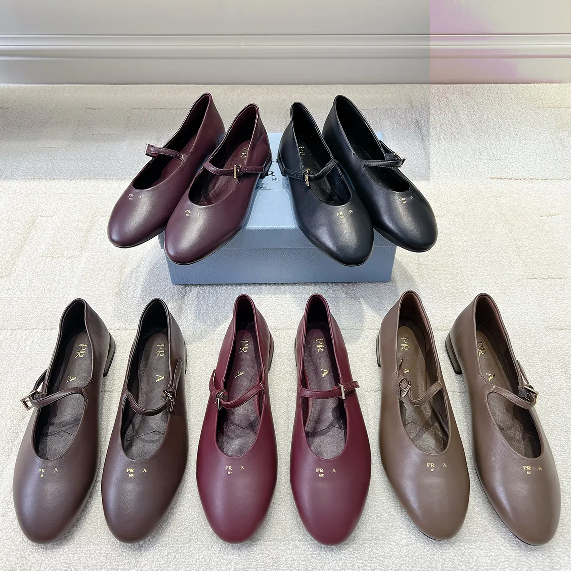 Luxury Ballet flats, women's designer shoes, round toe single buckle Mary Jane flats, multiple colors available,, EU sizes 35-41
