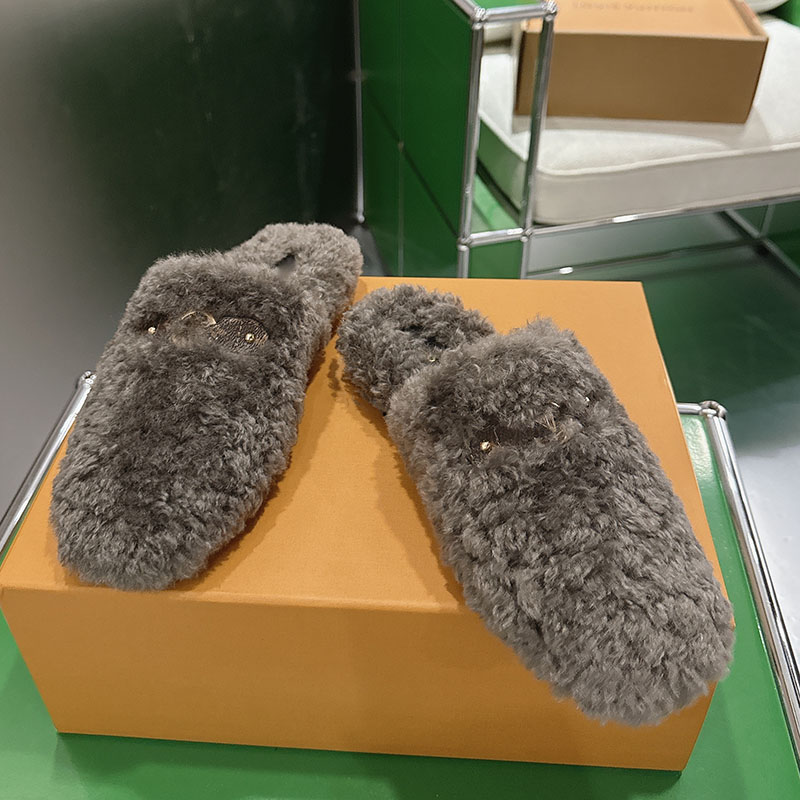 Women Flat Heels Slippers Designer Wool Slip On Slides Vintage Brown Black Gray Mules Luxury Sport Hiking Trainer Shoes Rubber Sole Casual Shoes 26s