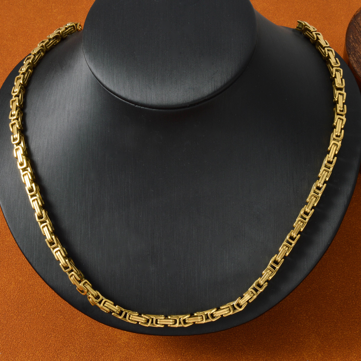 European and American Heavy Industry Men's Byzantine Necklace 18K Gold Plated Square Link Stainless Steel Chain Source Wholesale