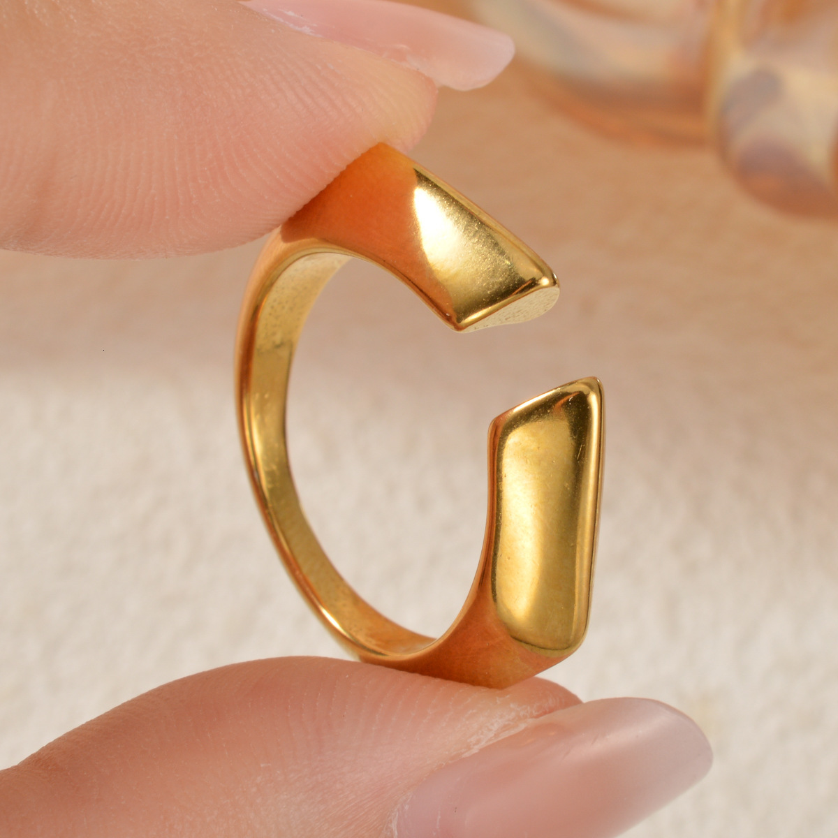 Trendy European American style open-design diamond-shaped ring with smooth, glossy finish, a must-have accessory for both men and women