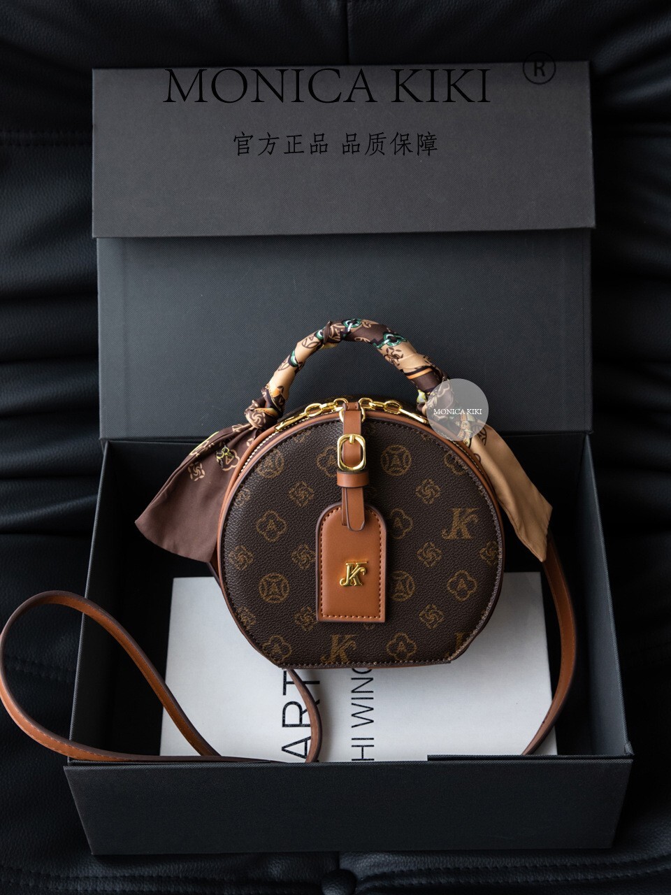 Luxury Brand Designer Bag Vintage Light Luxury 2026 New Spring High-End Hong Kong Retro Commuter Crossbody Embroidered Round Bag For Women