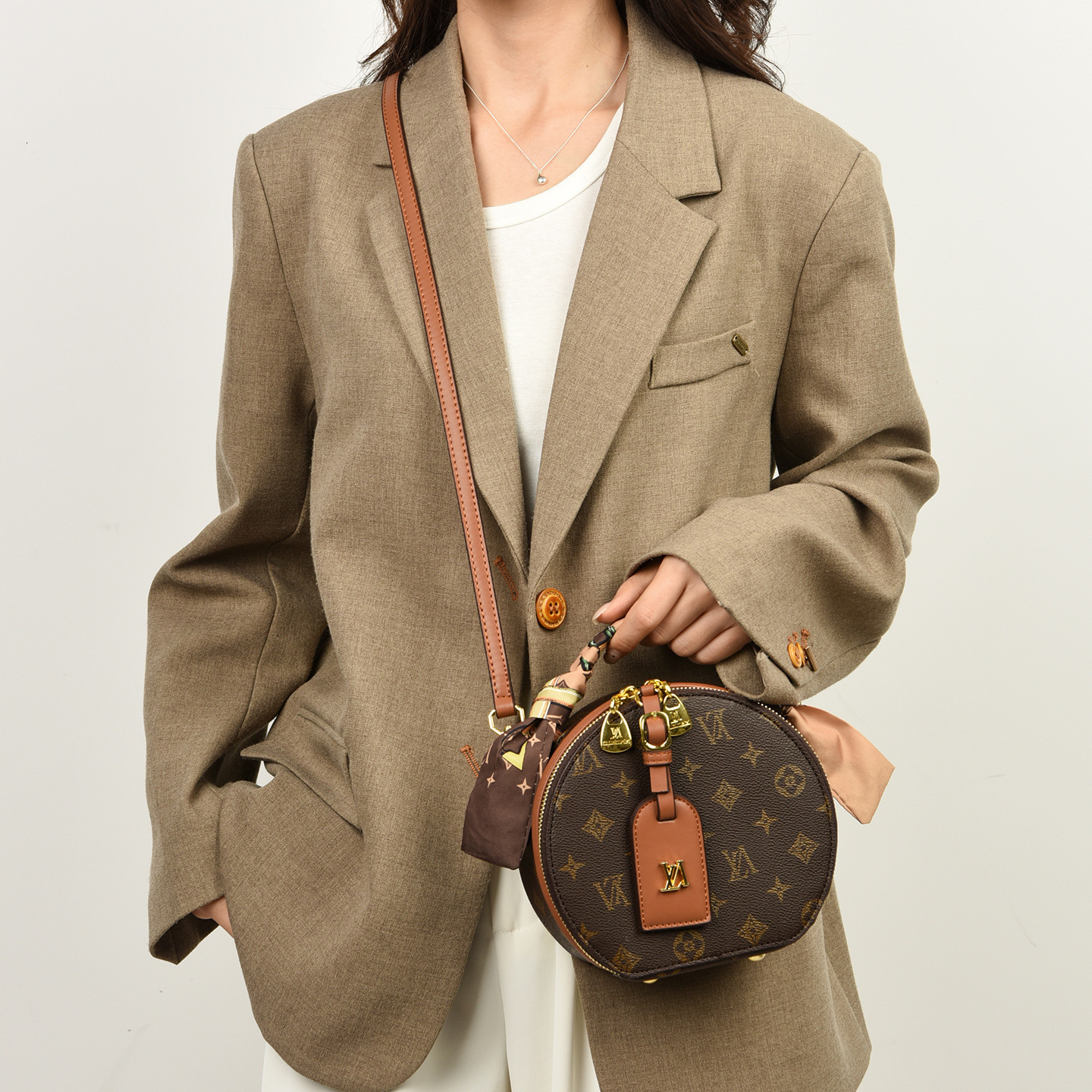 Luxury Brand Designer Bag Small Round Bag With Vintage Print, Large-Capacity Tote Messenger Saddle Handbag, Shoulder Crossbody Bag, Legend