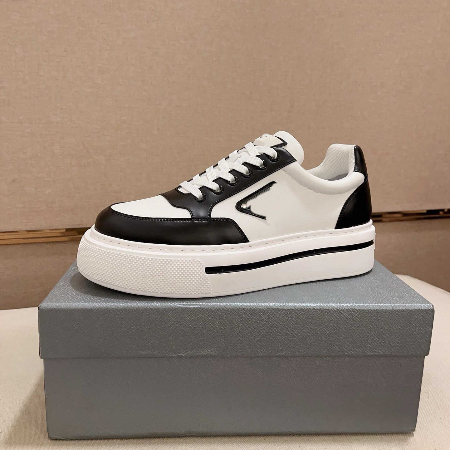 Luxury Designer Men Sneakers Summer Breathable Mesh Thick-Soled Platform Sports Shoes Fashionable Height-Increasing Running Shoes 261019