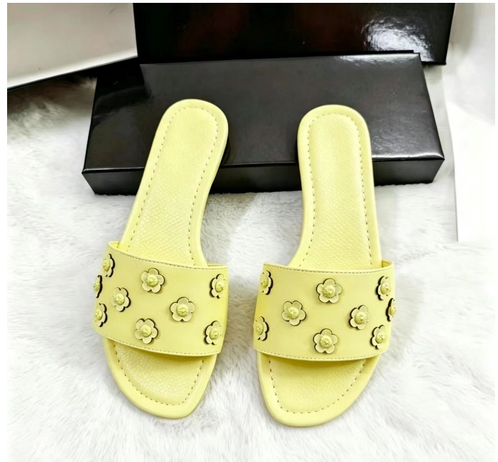 Slippers Summer Shiny For Women Ladies Flat Beach Slipper Silver Sandals Outdoor Shoes Luxury Designer Plus