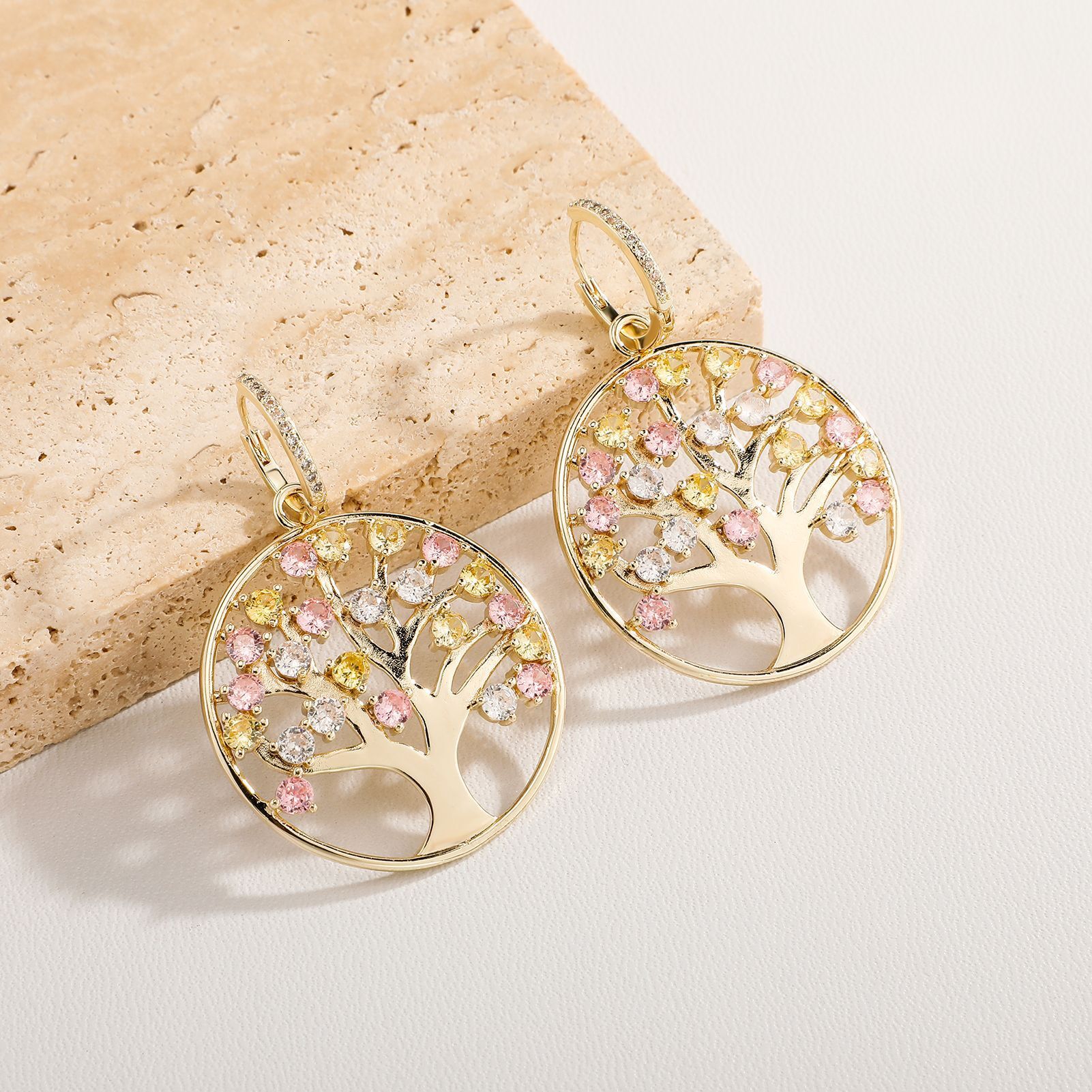 Jewelry for European American markets: copper-plated micro-inlaid Out D VVS Diamond moissanite round hollow flower tree of life pendant necklace and