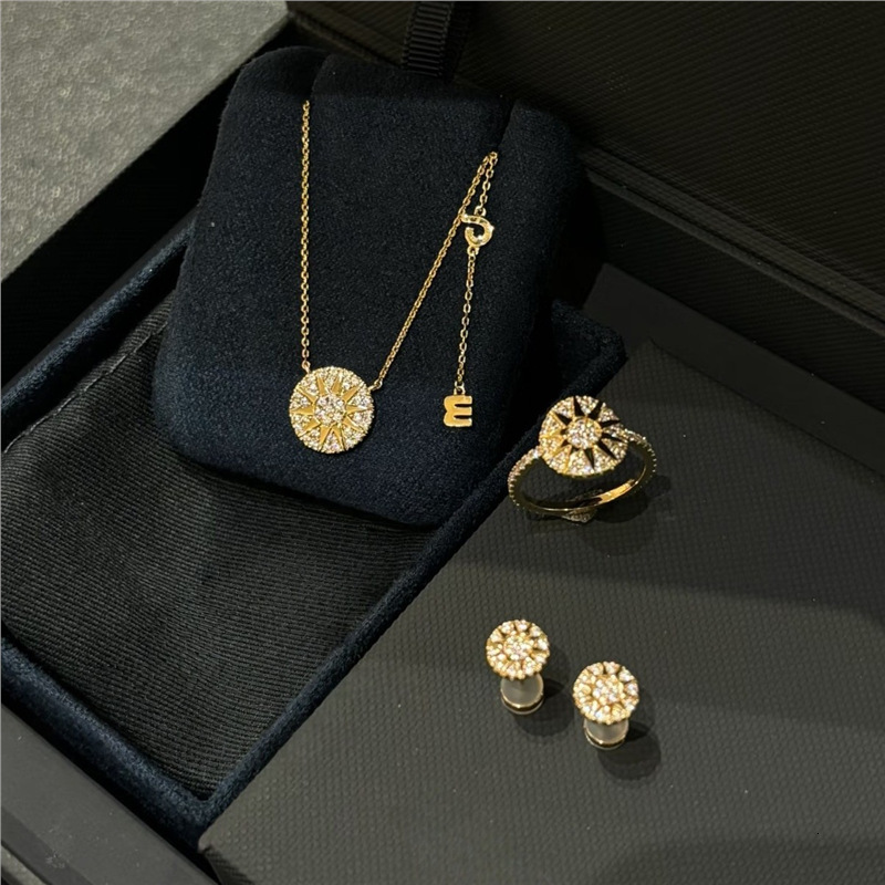 Apmmonaco Jewelry Pendant Necklaces Designer Necklace For Woman Man Jewerly Gold Diamond Eight-Pointed Star Sunflower Necklace Earrings Compass Ring