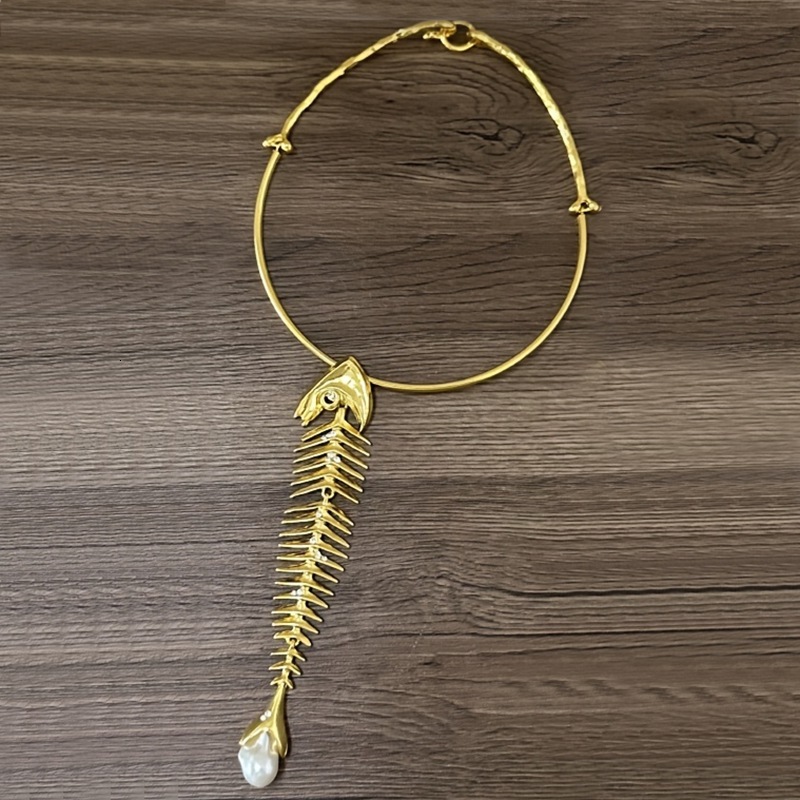 Exaggerated Metal Fishbone Necklace Long Style Light Luxury High-end Clavicle 2025 New Neck Chain Accessory