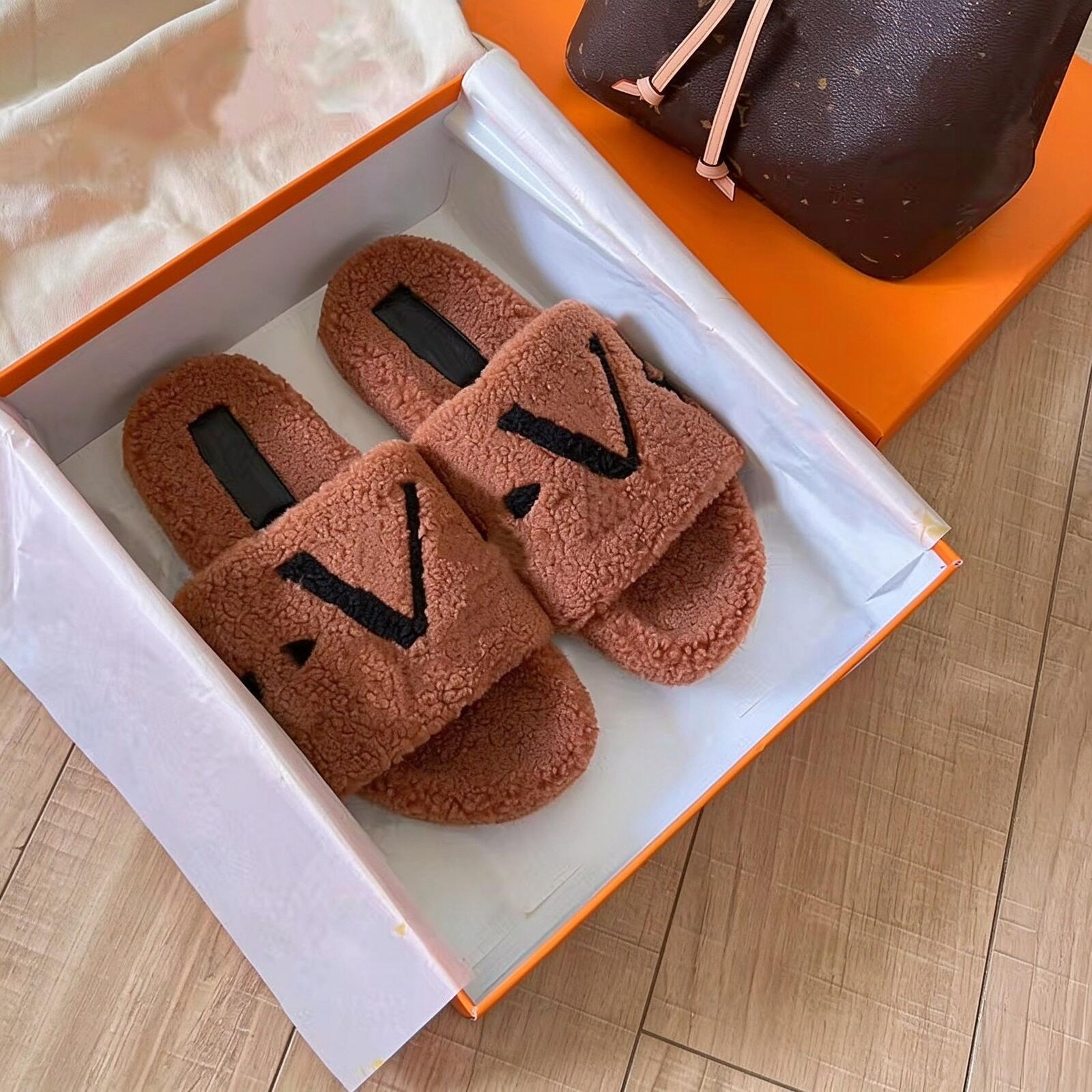 V designer shoes new fur slippers thick soled one foot kick lamb fur slippers women's warm cotton slippers 35-40 size women's snow boots s
