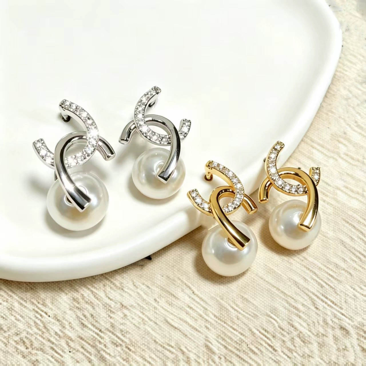 2026 Newest Fashion High Quality Luxury Pearl Crystal Stud Earrings Gold Platting Dainty Shiny Rhinestone Inlay Elegant Dating Wedding Party Ear Jew