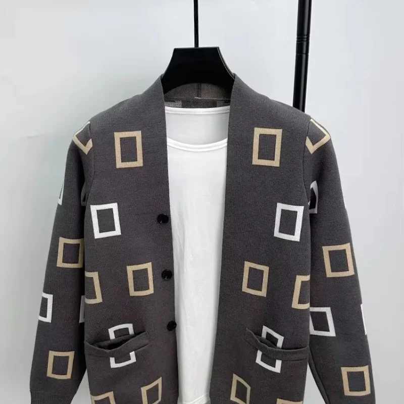Brand Exquisite Jacquard Sweater Men's New Solid Color Lapel Long Slved O-Neck Knit Cardigan Trend Exquisite Men's Wear M261016