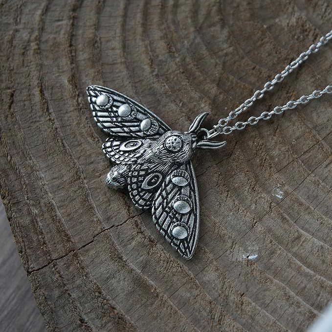 Luxury Brand Designer Jewelry Trendy New Punk-Style Necklace, Popular Item, Featuring Butterfly Moth Pendant, Animal Jewelry, And A Punk Alloy Pend
