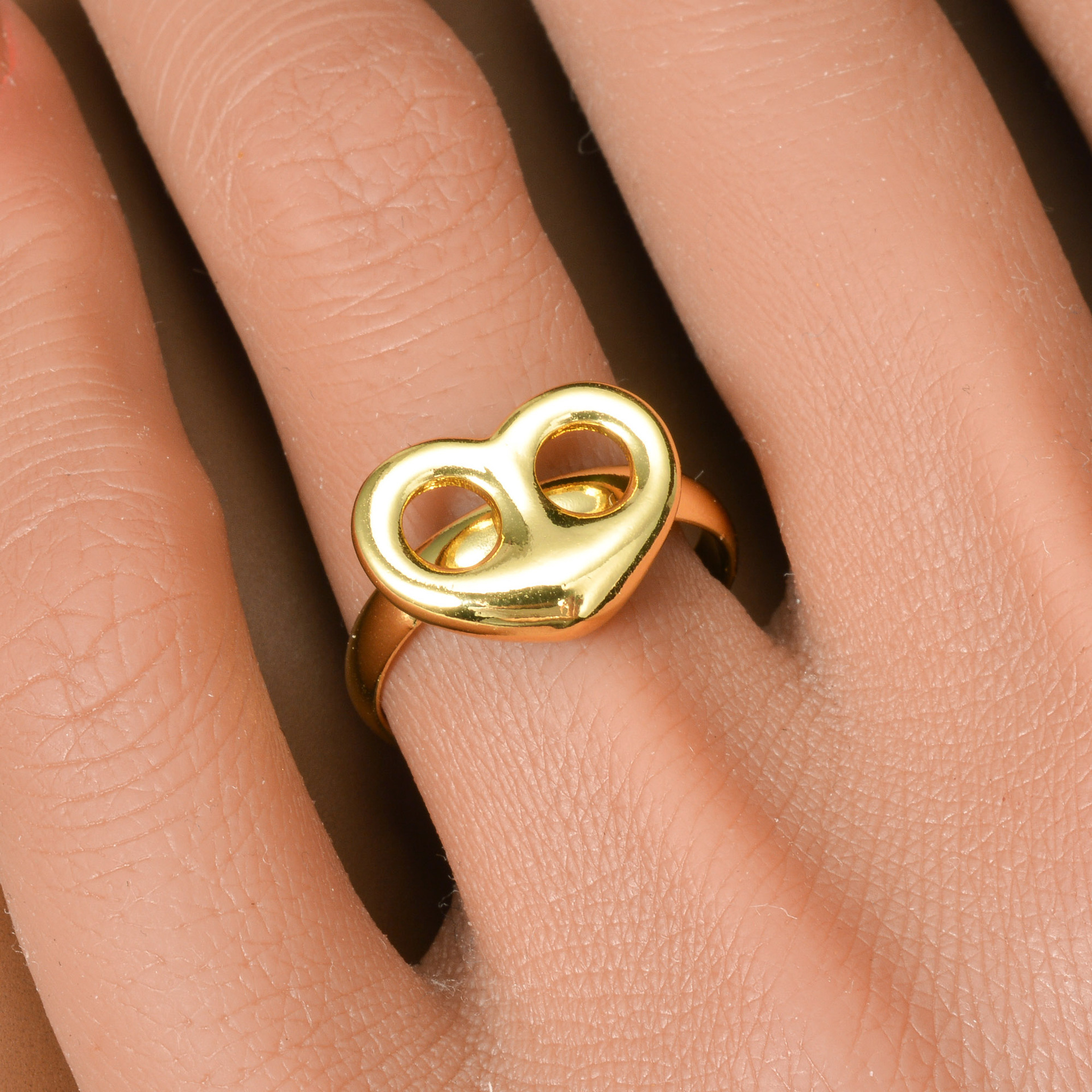 Vintage polished ring for women, pig nose heart-shaped adjustable earrings, minimalist gold-plated earrings wholesale